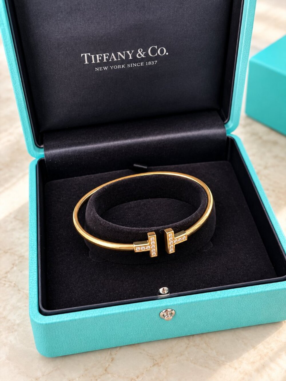 Authentic Tiffany & Co. T Wire Diamond Bracelet – 18K Gold – Size M
